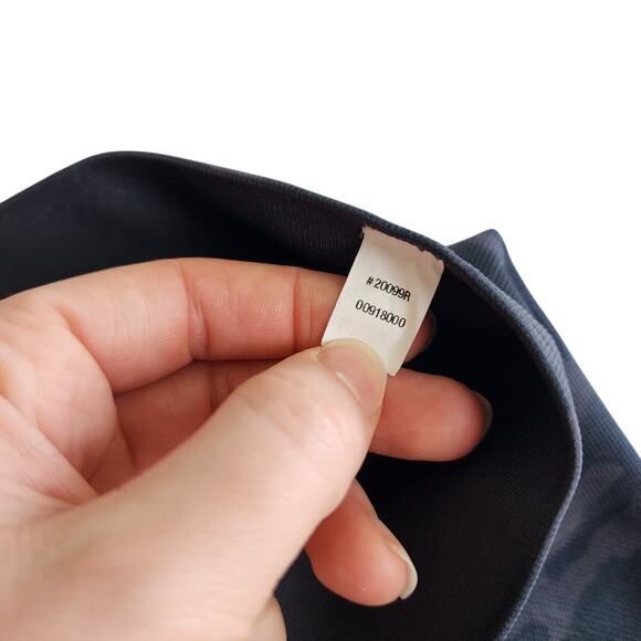 SPANX Womens Cropped Look At Me Now Leggings Size Medium Black Camo Seamless - Picture 7 of 11